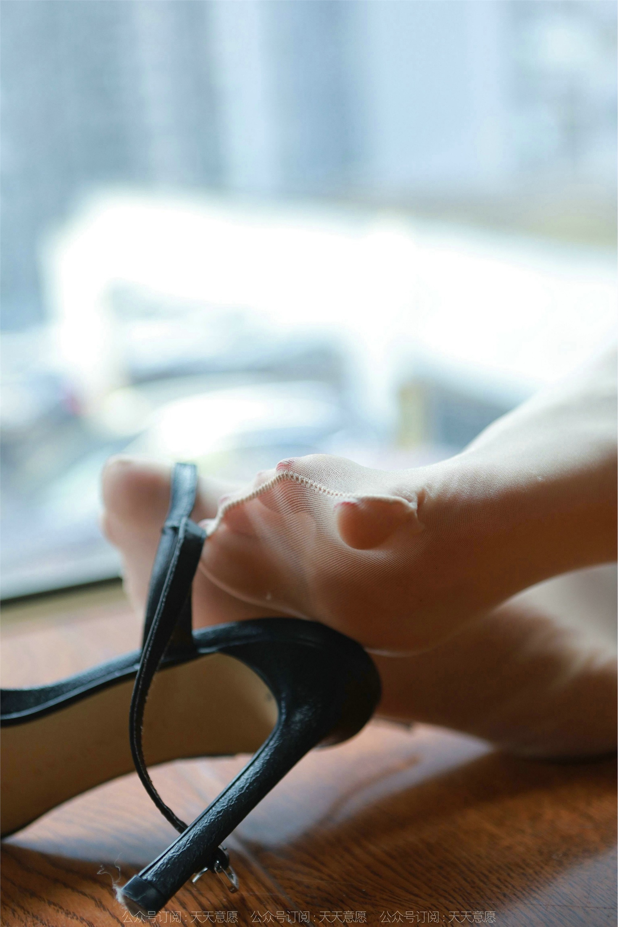 IESS异思趣向  2022.02.14 丝享家1004：美子《地板上的尤物》